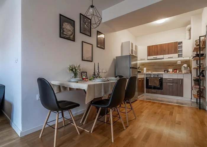 Апартаменти D&n Chic *